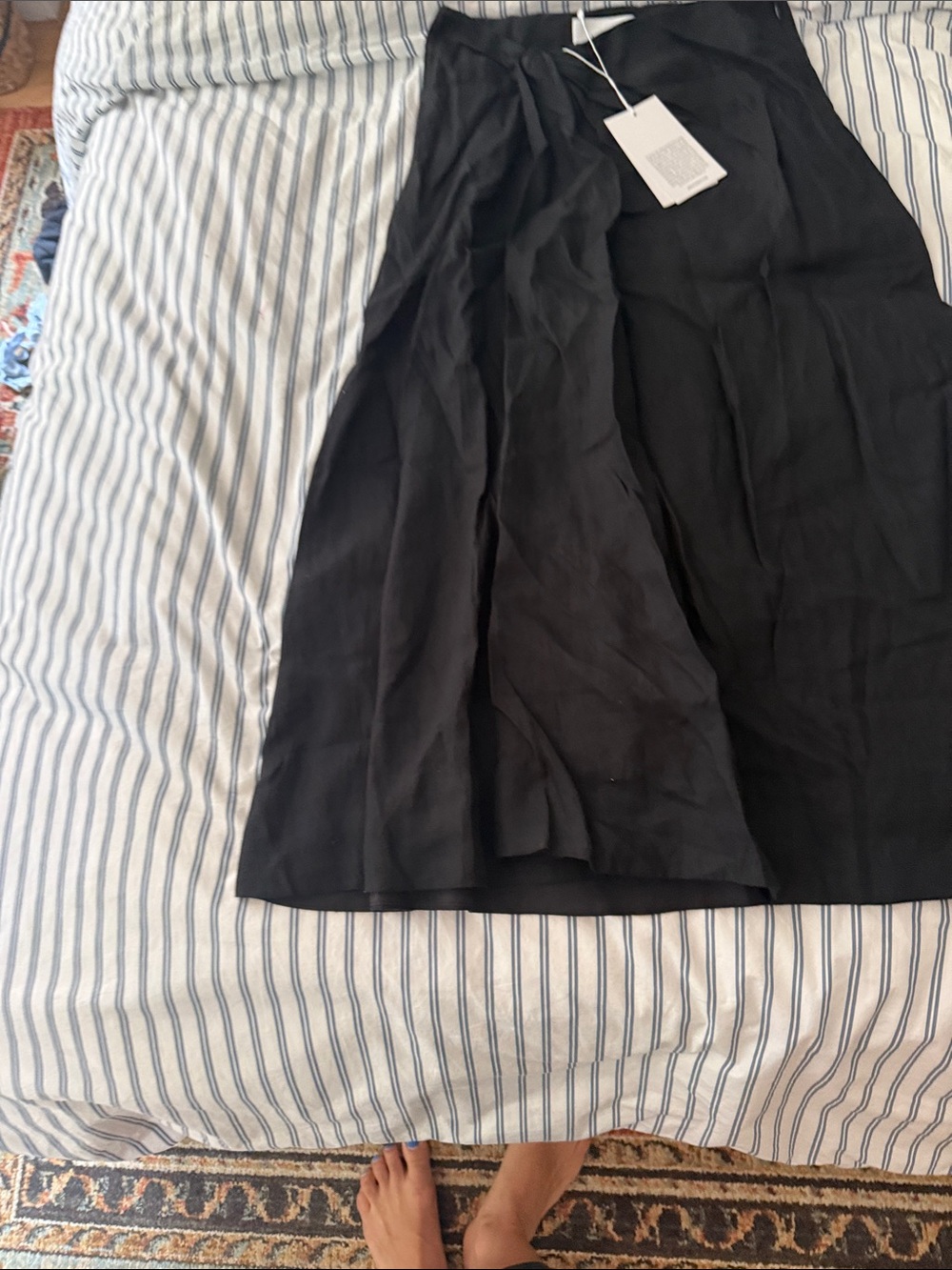 Modern Black Knot-Detail A-Line Midi Skirt - Picture 5 of 7